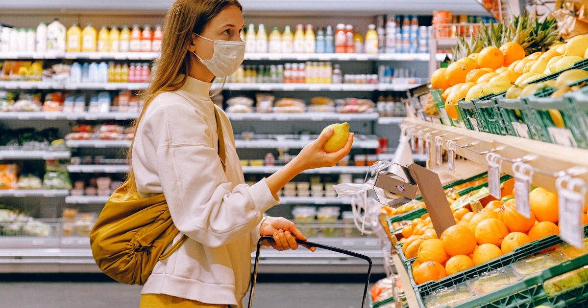 Texas family buying fresh produce with food stamps 2026